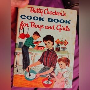 Vintage 1957 Betty Crocker Kids' Small Cook Book
